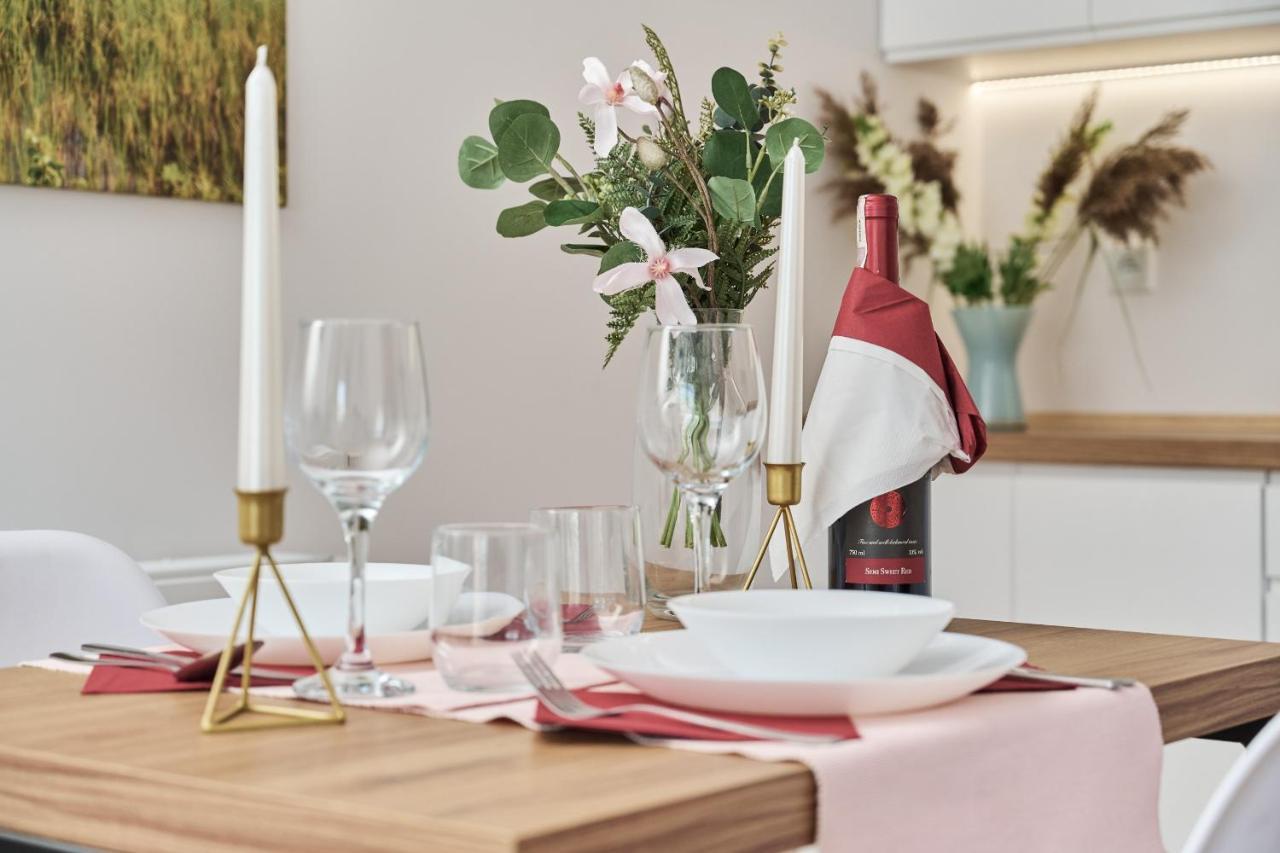 Modern Elegance Apartments Wroclaw With Ac By Noclegi Renters ภายนอก รูปภาพ